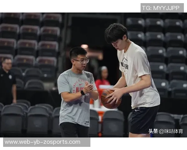 杨瀚森在G联赛中自信提升与英语交流能力显著进步的故事 杨瀚森在G联赛中自信提升与英语交流能力显著进步的故事