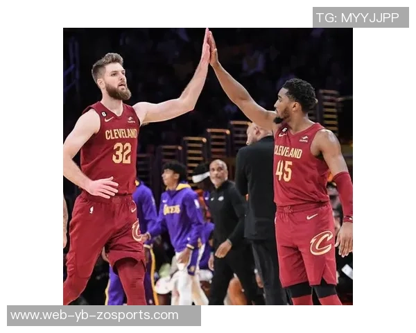 布朗上半场仅出场12分钟马祖拉强调均衡时间下半场表现出色 布朗上半场仅出场12分钟马祖拉强调均衡时间下半场表现出色