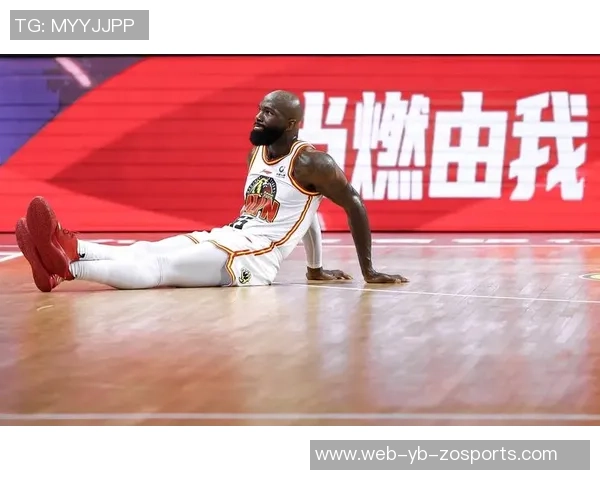 格莱姆斯状态低迷却依然贡献全面数据13投5中收获12分5篮板6助攻